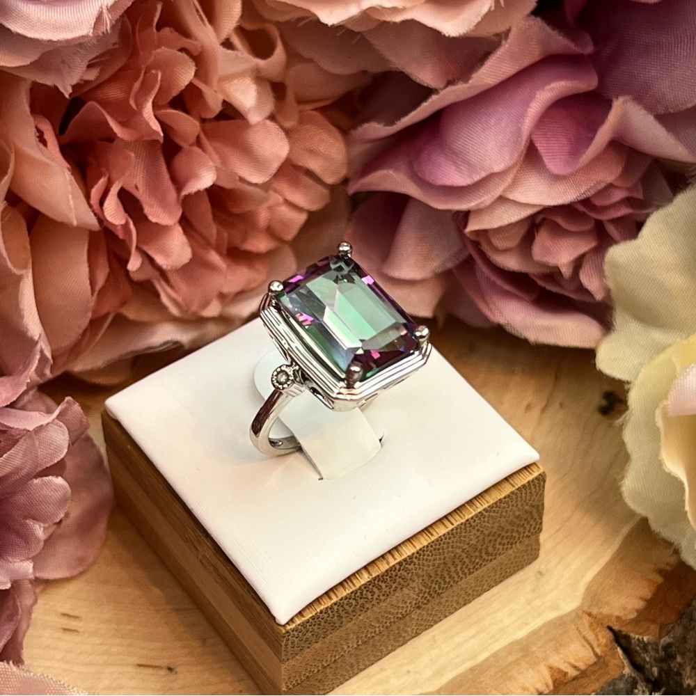 Stunning 10 Carat Mystic Topaz Ring with Diamond Accents - Picture 4 of 16